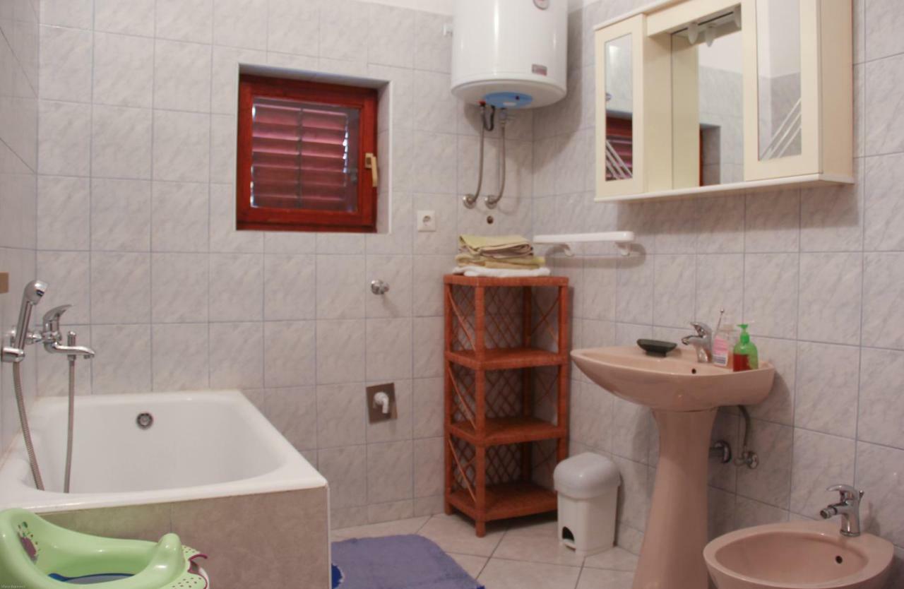 Apartmani Nada Seget Vranjica Buitenkant foto