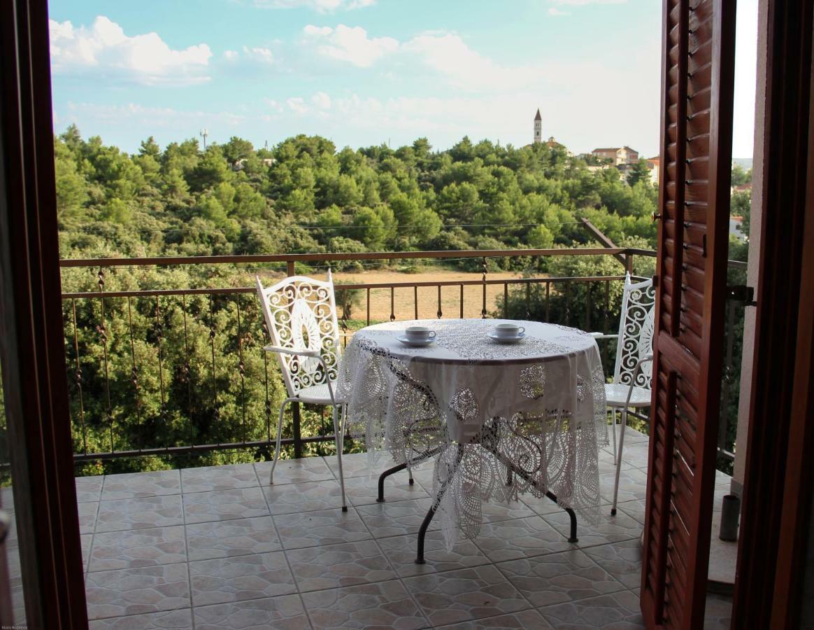 Apartmani Nada Seget Vranjica Buitenkant foto