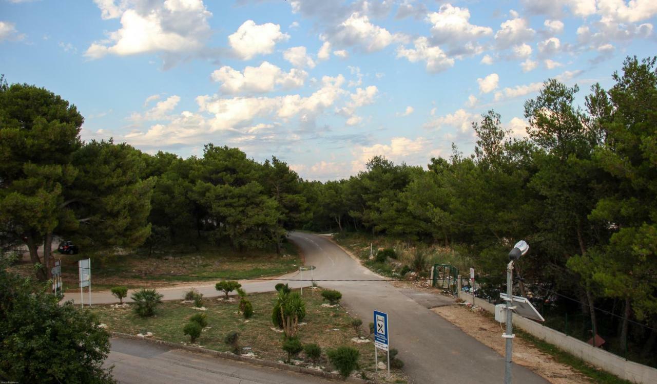 Apartmani Nada Seget Vranjica Buitenkant foto